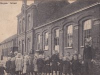 De gemeenteschool in de Kouterbaan te Okegem ( Ca. 1910)